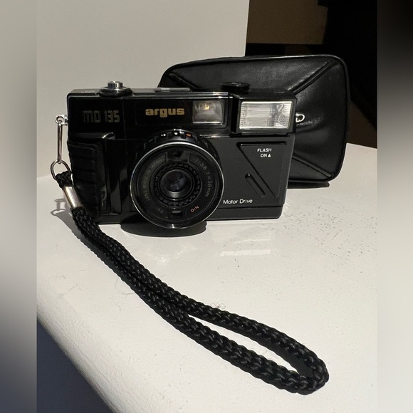 Vintage ARGUS MD135 Film Camera 35mm Motor Drive 1:3.8 f 38mm Black With Case - Picture 16 of 16